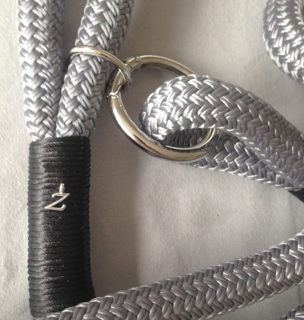 Complete set ropehalter + neckrope grey with a touch of blue